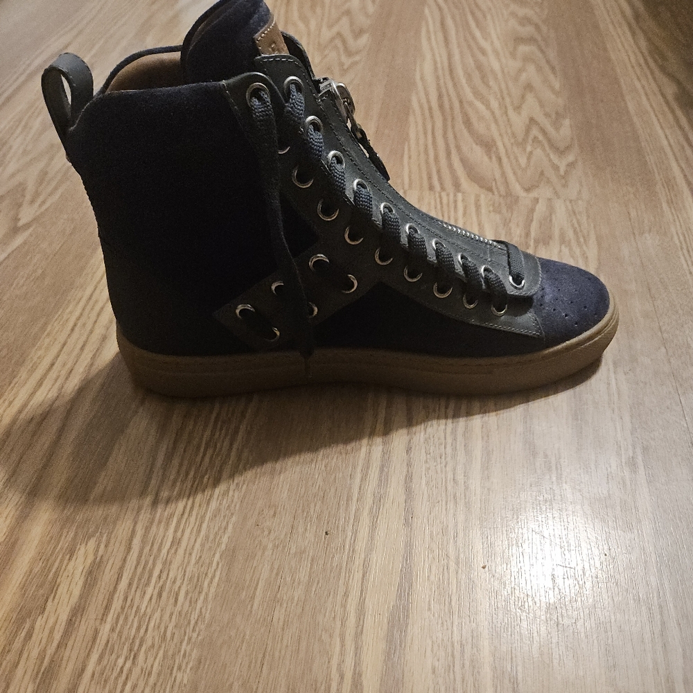 Bally's Hekem Fur-lined Suede size 8 mens